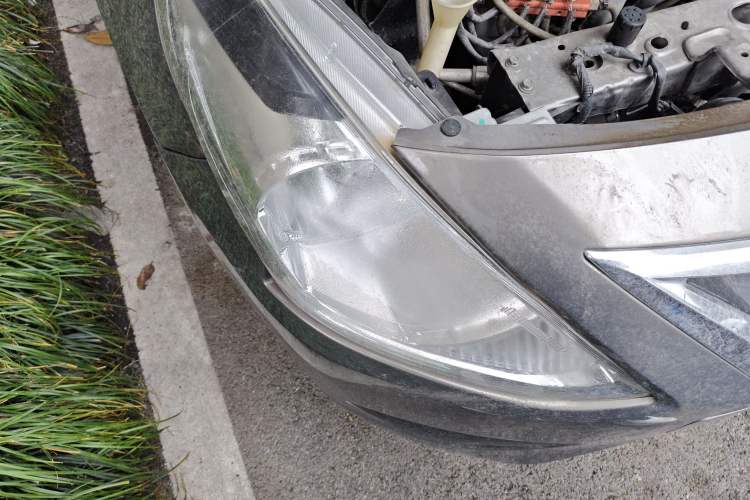 Used Nissan Sunny 2015 1.5XE Manual Comfort Edition Right Front Headlight