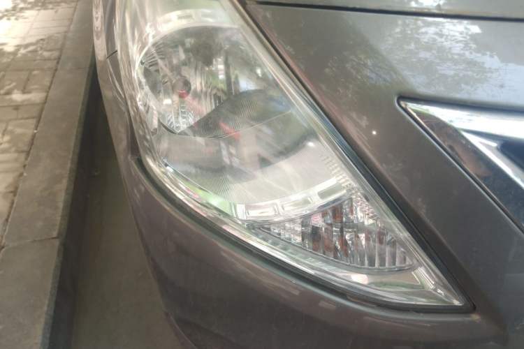 Used Nissan Sunny 2015 1.5XE Manual Elite Edition Right Front Headlight