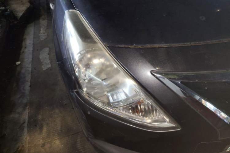 Used Nissan Sunny 2015 1.5XE Manual Comfort Edition Right Front Headlight