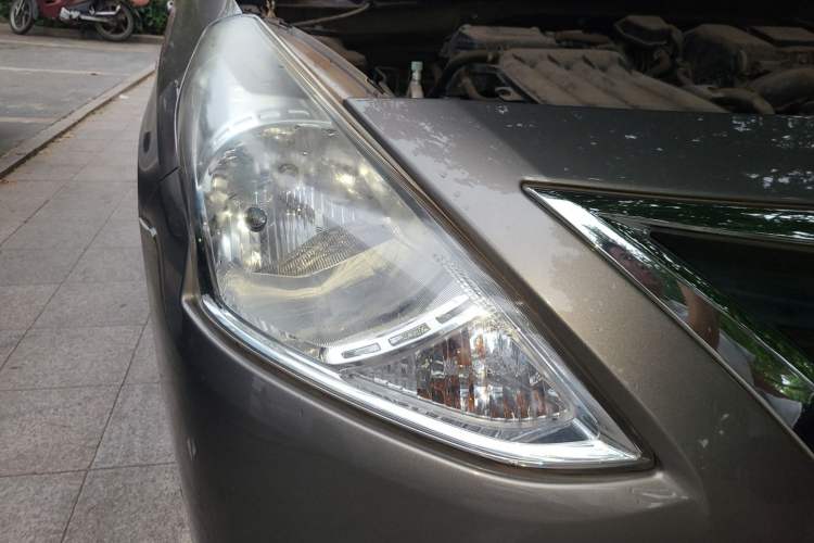 Used Nissan Sunny 2015 1.5XE Manual Comfort Edition Right Front Headlight