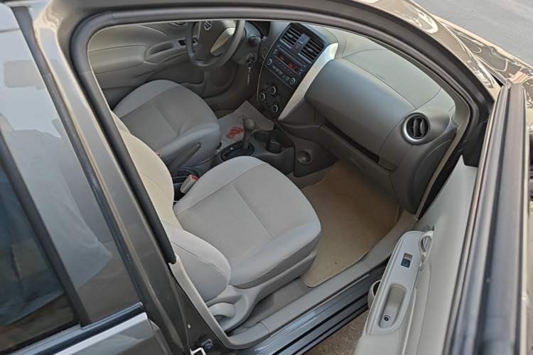 Used Nissan Sunny 2015 1.5XE CVT Elite Edition Right Front Seat