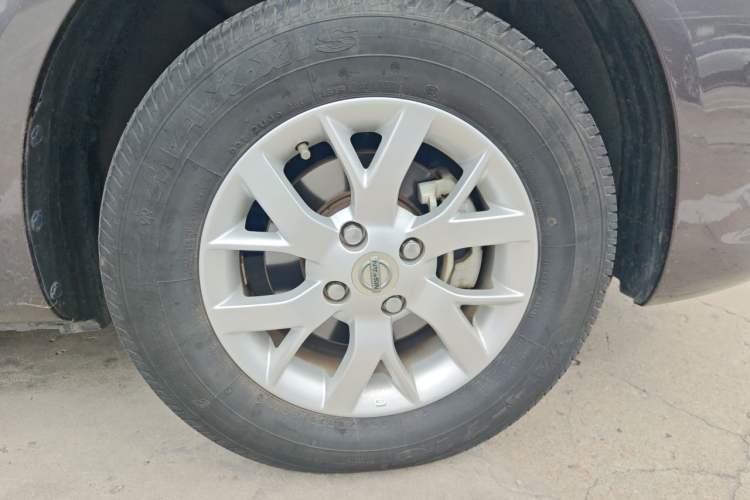 Used Nissan Sunny 2015 1.5XE CVT Master Edition Right Front Wheel Hub