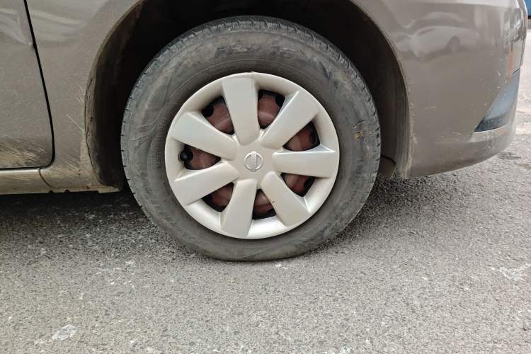 Used Nissan Sunny 2015 1.5XE Manual Comfort Edition Right Front Wheel Hub