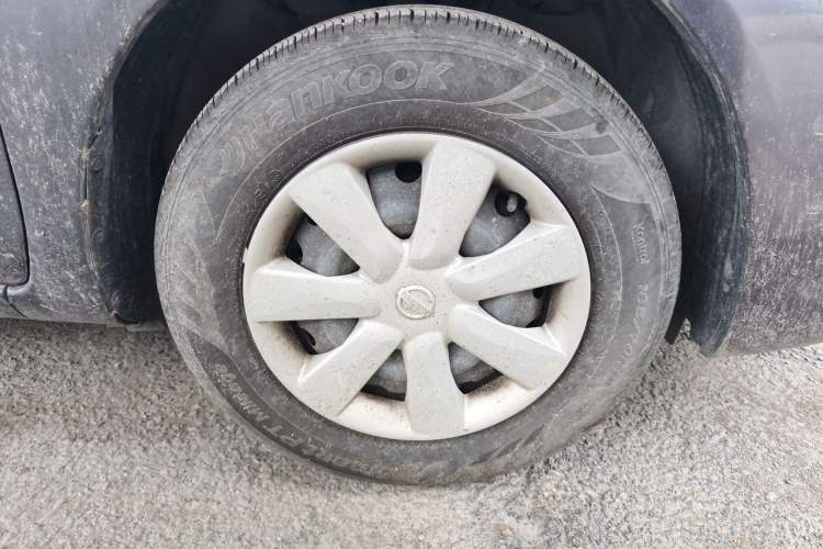 Used Nissan Sunny 2015 1.5XE Manual Comfort Edition Right Front Wheel Hub