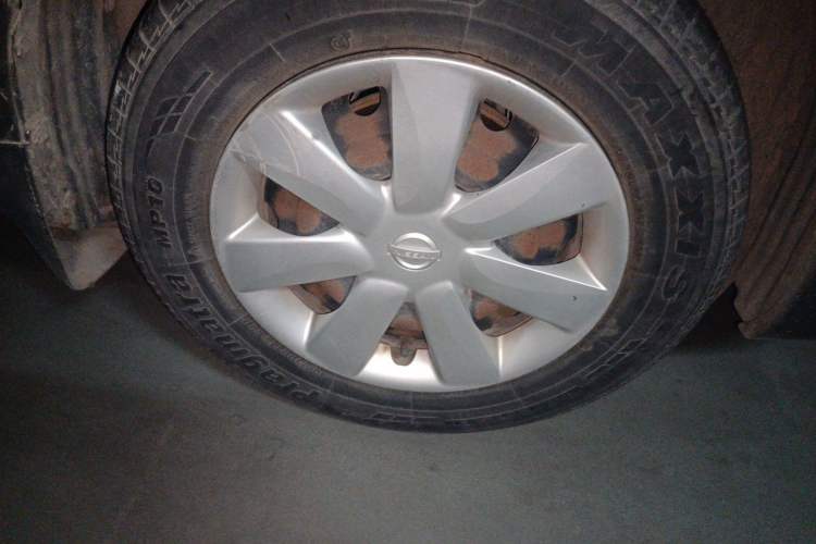 Used Nissan Sunny 2015 1.5XE Manual Comfort Edition Right Front Wheel Hub