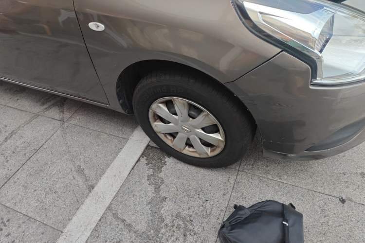 Used Nissan Sunny 2015 1.5XE Manual Comfort Edition Right Front Wheel Hub