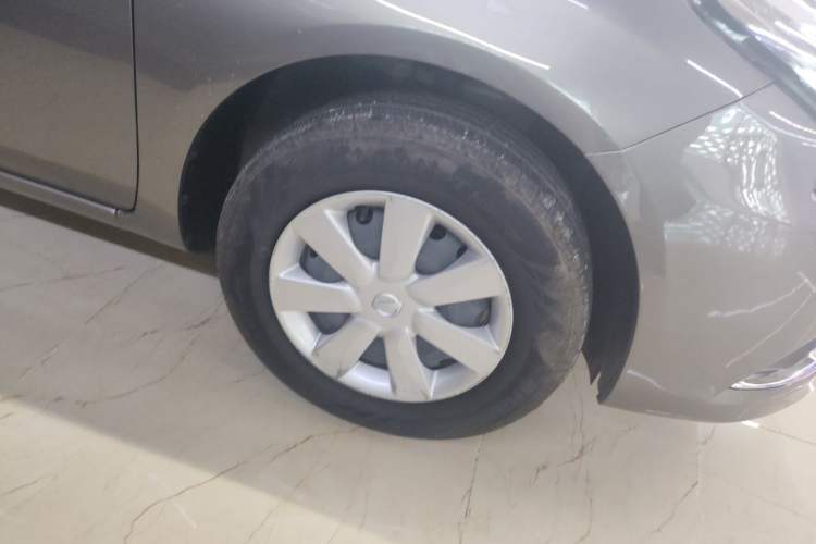 Used Nissan Sunny 2015 1.5XE CVT Master Edition Right Front Wheel Hub