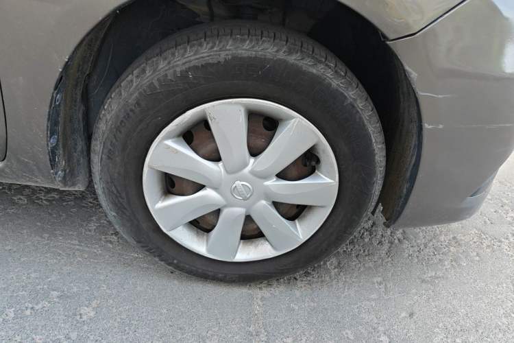 Used Nissan Sunny 2015 1.5XE CVT Comfort Edition Right Front Wheel Hub