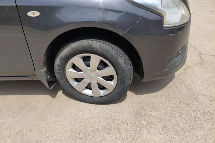 Used Nissan Sunny 2015 1.5XE Manual Elite Edition Right Front Wheel Hub