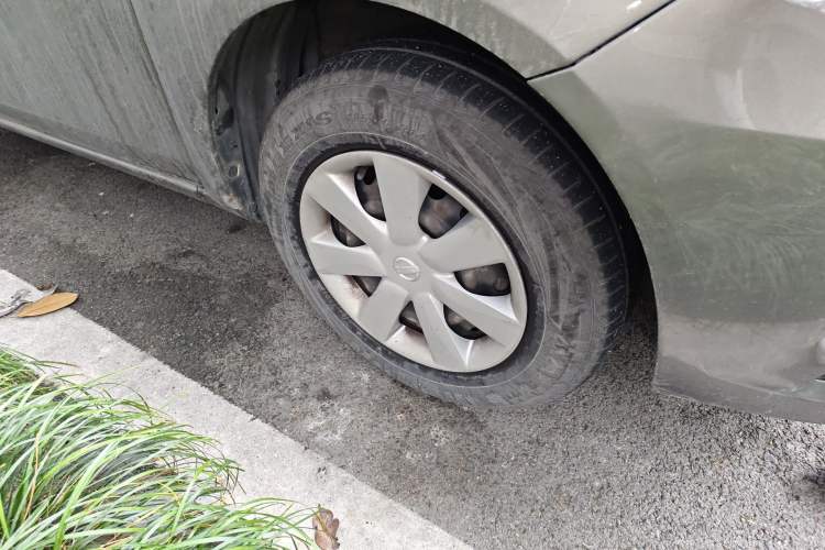 Used Nissan Sunny 2015 1.5XE Manual Comfort Edition Right Front Wheel Hub