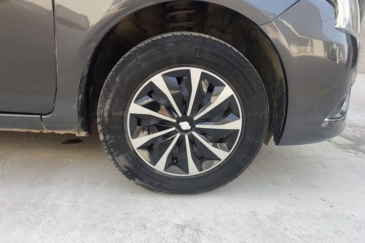 Used Nissan Sunny 2015 1.5XE Manual Comfort Edition Right Front Wheel Hub