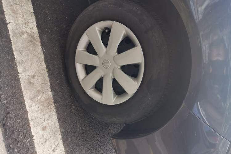Used Nissan Sunny 2015 1.5XE CVT Master Edition Right Front Wheel Hub