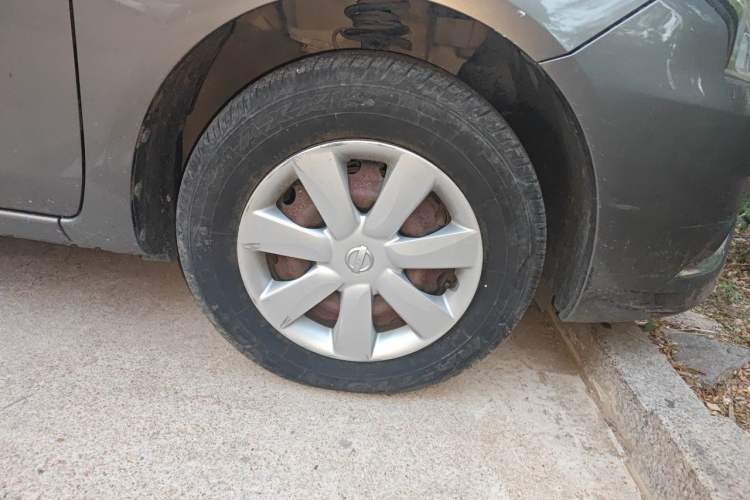 Used Nissan Sunny 2015 1.5XE CVT Master Edition Right Front Wheel Hub