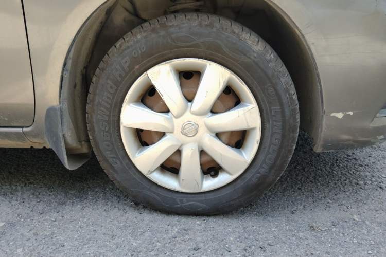 Used Nissan Sunny 2015 1.5XE Manual Comfort Edition Right Front Wheel Hub