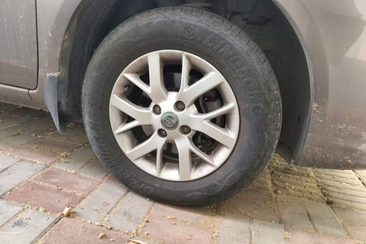 Used Nissan Sunny 2015 1.5XE Manual Elite Edition Right Front Wheel Hub