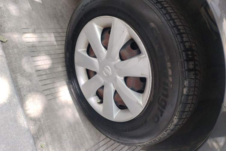 Used Nissan Sunny 2015 1.5XE Manual Comfort Edition Right Front Wheel Hub
