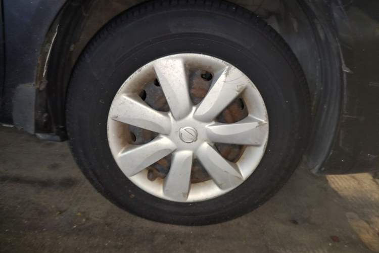 Used Nissan Sunny 2015 1.5XE Manual Comfort Edition Right Front Wheel Hub