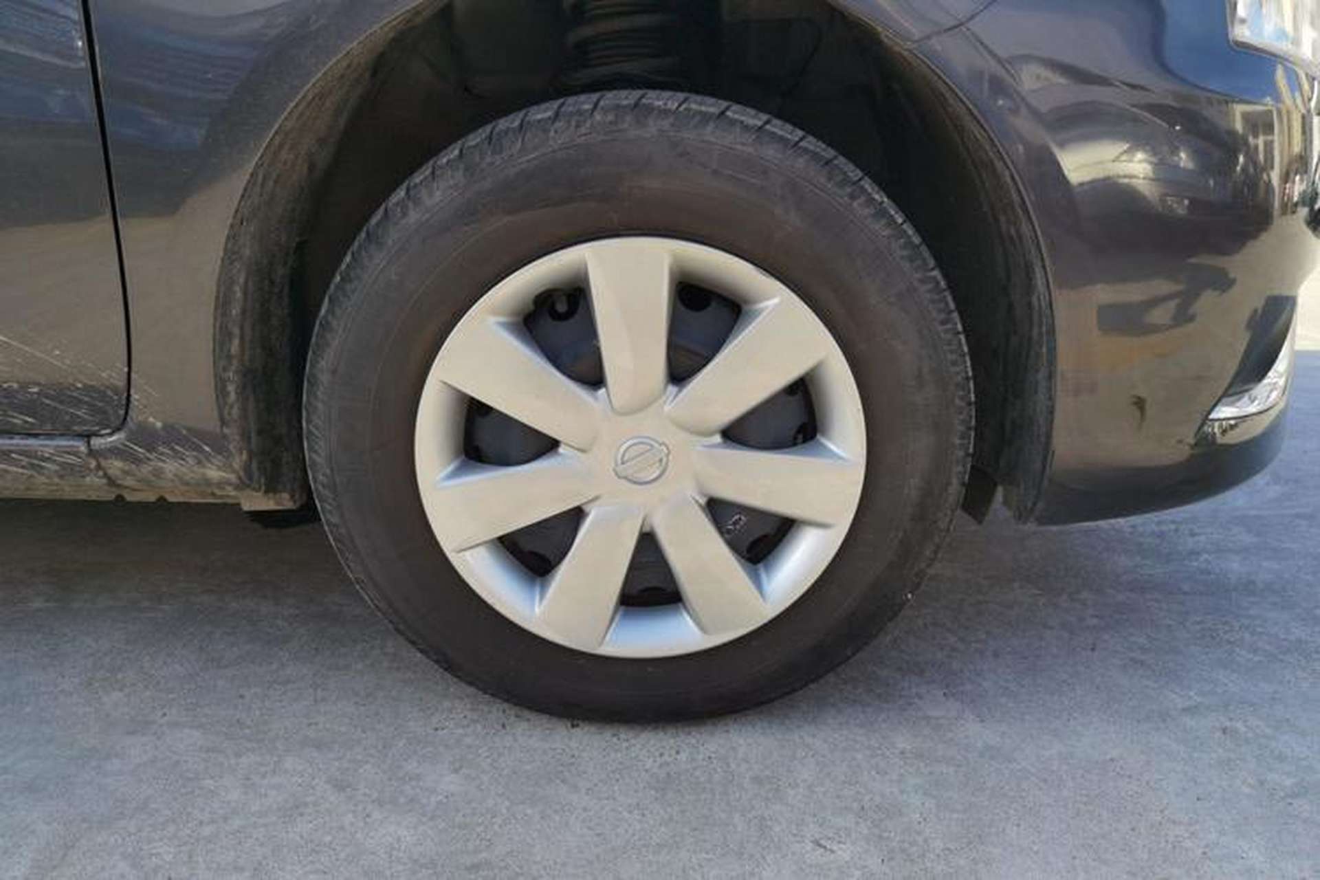 Used Nissan Sunny 2015 1.5XE Manual Master Edition Right Front Wheel Hub