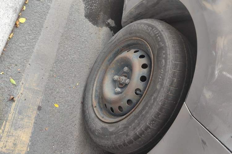 Used Nissan Sunny 2015 1.5XE CVT Comfort Edition Right Front Wheel Hub