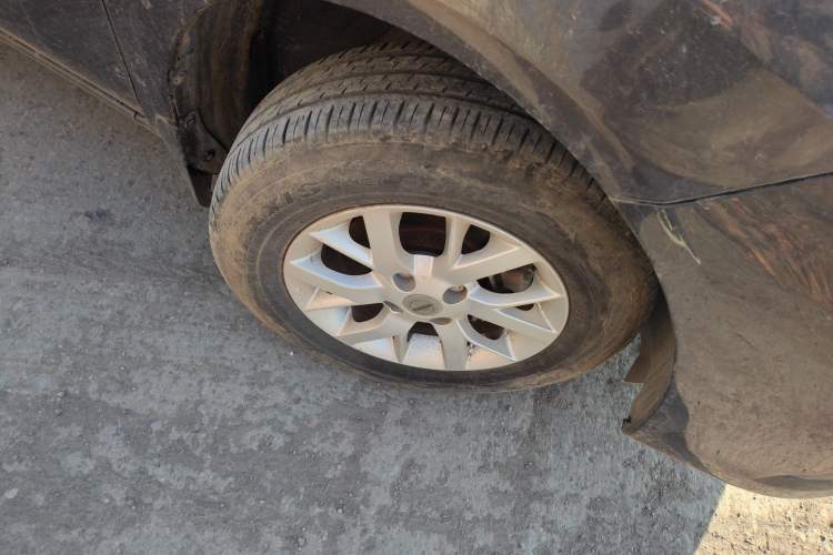 Used Nissan Sunny 2015 1.5XE Manual Comfort Edition Right Front Wheel Hub