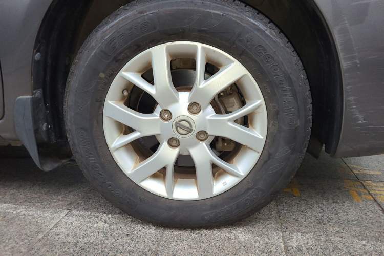 Used Nissan Sunny 2015 1.5XE Manual Comfort Edition Right Front Wheel Hub