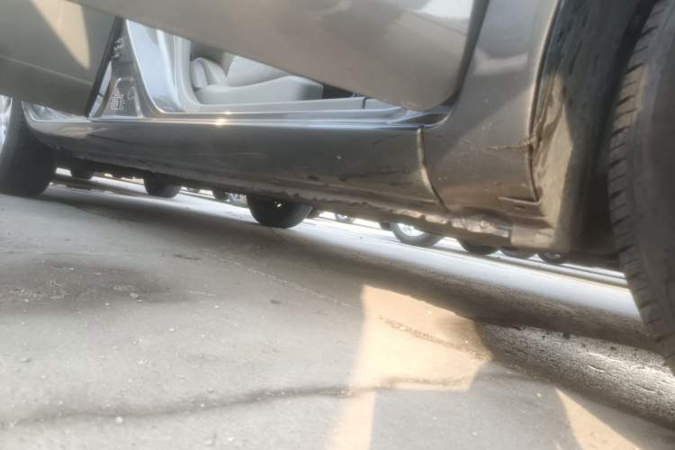 Used Nissan Sunny 2015 1.5XE CVT Master Edition Right Side Sill