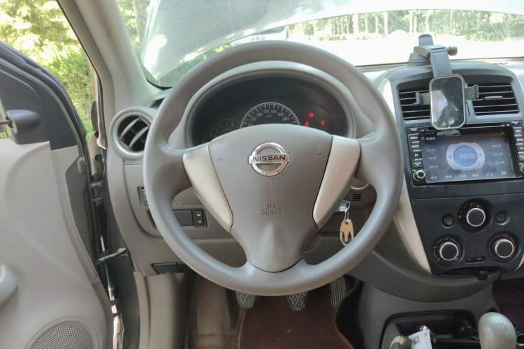 Used Nissan Sunny 2015 1.5XE Manual Comfort Edition Steering Wheel
