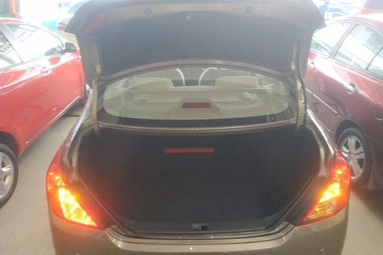Used Nissan Sunny 2015 1.5XE CVT Master Edition Trunk