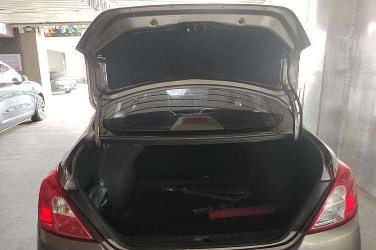 Used Nissan Sunny 2015 1.5XE Manual Comfort Edition Trunk