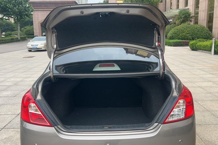 Used Nissan Sunny 2015 1.5XE CVT Master Edition Trunk