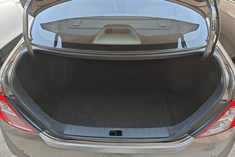 Used Nissan Sunny 2015 1.5XE CVT Elite Edition Trunk