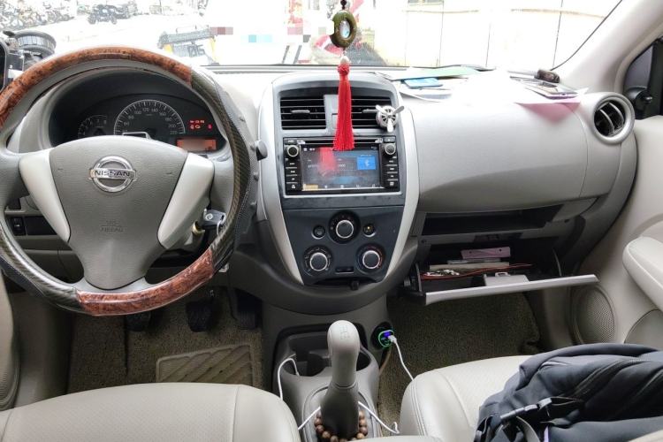 Used Nissan Sunny 2015 1.5XE Manual Comfort Edition Center Console
