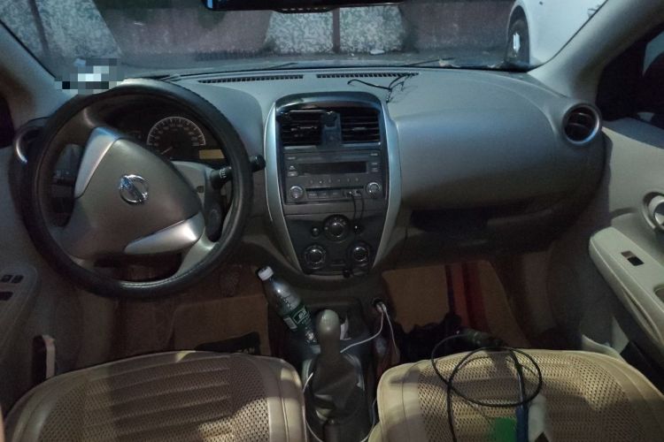 Used Nissan Sunny 2015 1.5XE Manual Comfort Edition Center Console