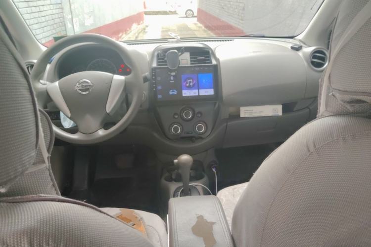 Used Nissan Sunny 2015 1.5XE CVT Master Edition Center Console