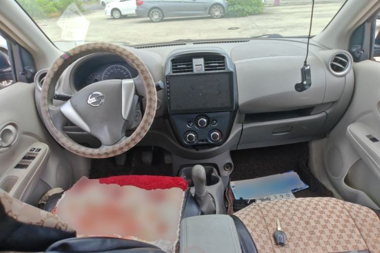 Used Nissan Sunny 2015 1.5XE Manual Comfort Edition Center Console