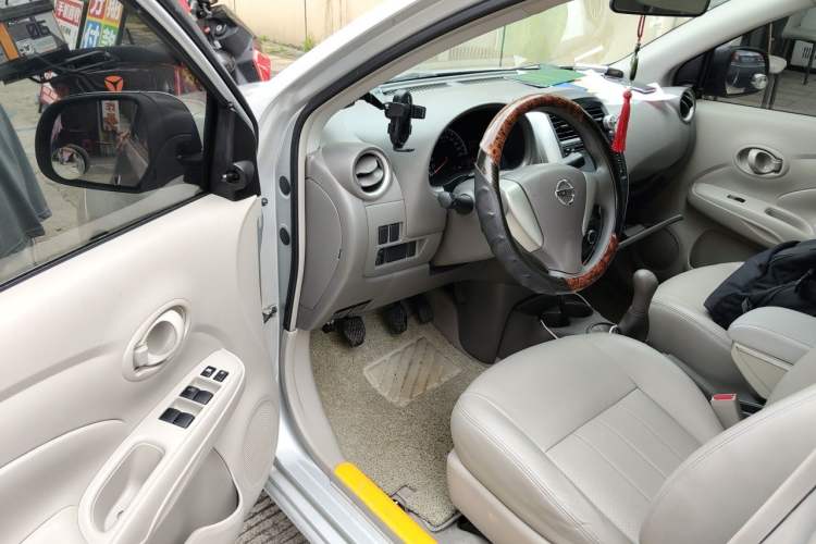 Used Nissan Sunny 2015 1.5XE Manual Comfort Edition Driver Seat