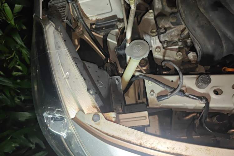 Used Nissan Sunny 2015 1.5XE CVT Comfort Edition Engine Bay Right