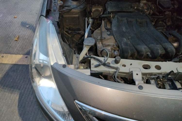 Used Nissan Sunny 2015 1.5XE Manual Comfort Edition Engine Bay Right