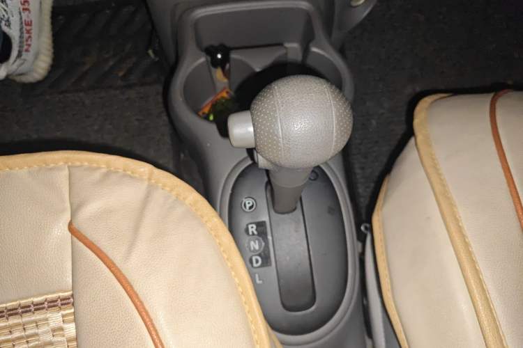 Used Nissan Sunny 2015 1.5XE CVT Comfort Edition Gear Lever