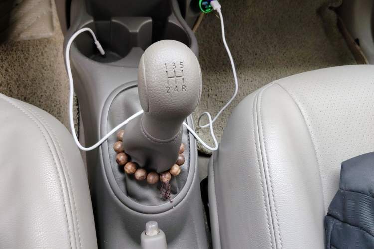 Used Nissan Sunny 2015 1.5XE Manual Comfort Edition Gear Lever