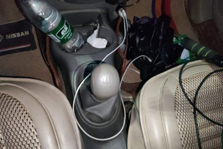 Used Nissan Sunny 2015 1.5XE Manual Comfort Edition Gear Lever