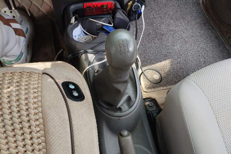 Used Nissan Sunny 2015 1.5XE Manual Comfort Edition Gear Lever