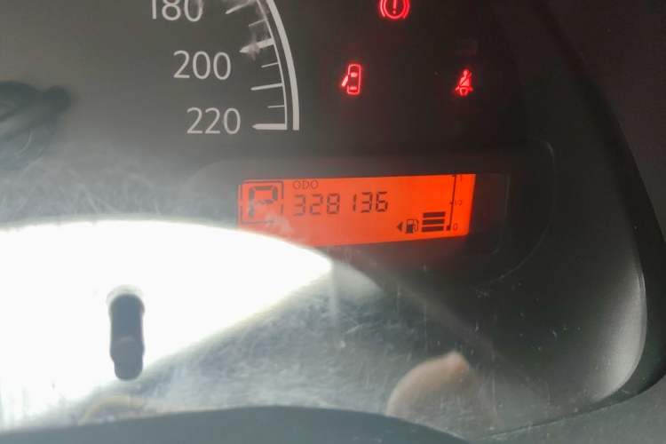 Used Nissan Sunny 2015 1.5XE CVT Master Edition Odometer Close Up