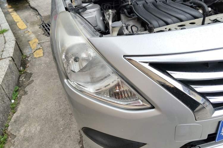 Used Nissan Sunny 2015 1.5XE Manual Comfort Edition Right Front Headlight