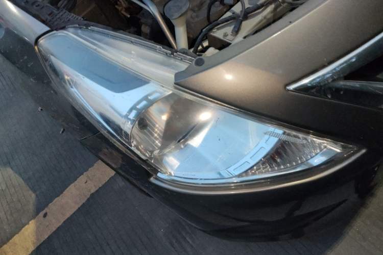 Used Nissan Sunny 2015 1.5XE Manual Comfort Edition Right Front Headlight