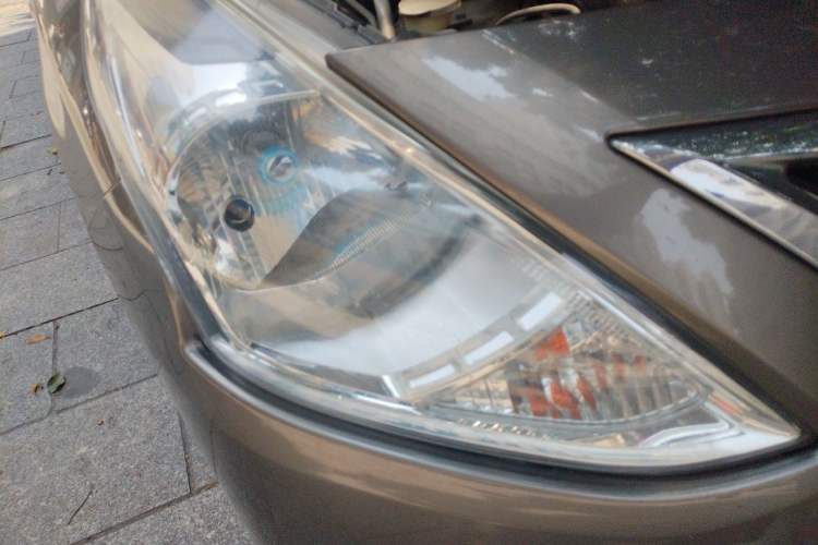 Used Nissan Sunny 2015 1.5XE Manual Comfort Edition Right Front Headlight