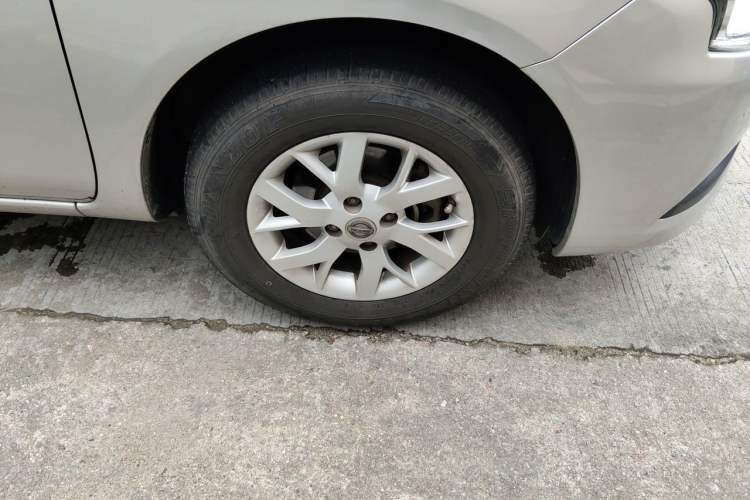 Used Nissan Sunny 2015 1.5XE Manual Comfort Edition Right Front Wheel Hub