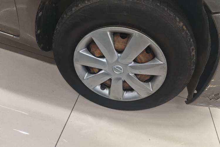 Used Nissan Sunny 2015 1.5XE CVT Comfort Edition Right Front Wheel Hub