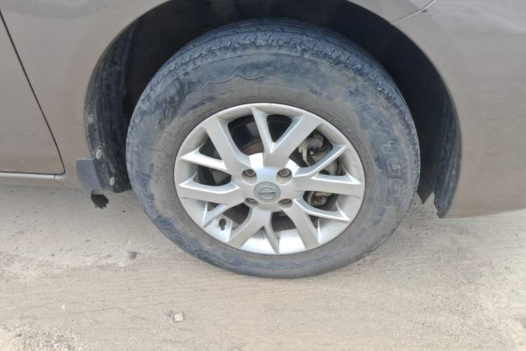 Used Nissan Sunny 2015 1.5XE Manual Comfort Edition Right Front Wheel Hub