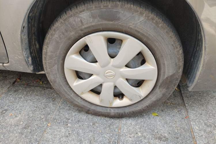 Used Nissan Sunny 2015 1.5XE Manual Comfort Edition Right Front Wheel Hub